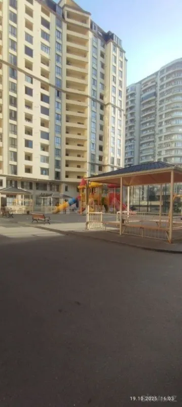 Satılır 3 otaqlı mənzil 157 m²