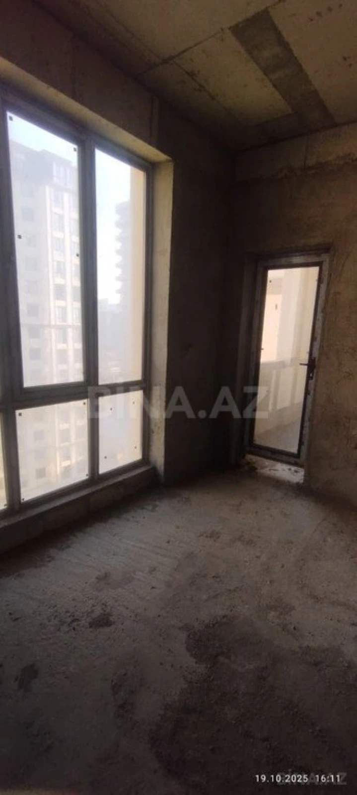 Satılır 3 otaqlı mənzil 157 m²