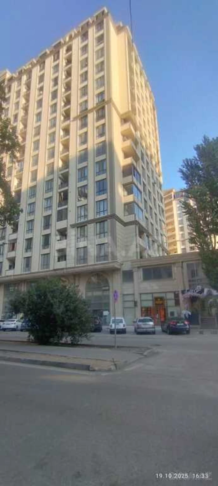 Satılır 3 otaqlı mənzil 157 m²
