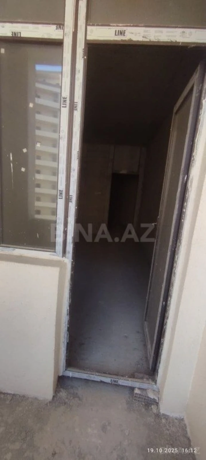 Satılır 3 otaqlı mənzil 157 m²