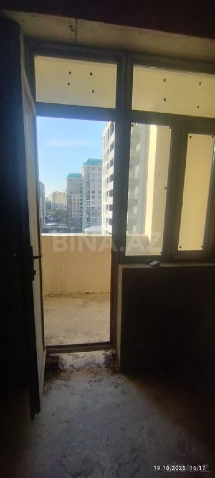 Satılır 3 otaqlı mənzil 157 m²