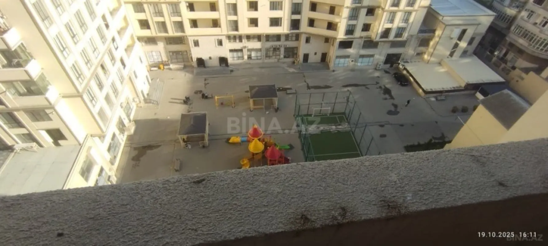 Satılır 3 otaqlı mənzil 157 m²