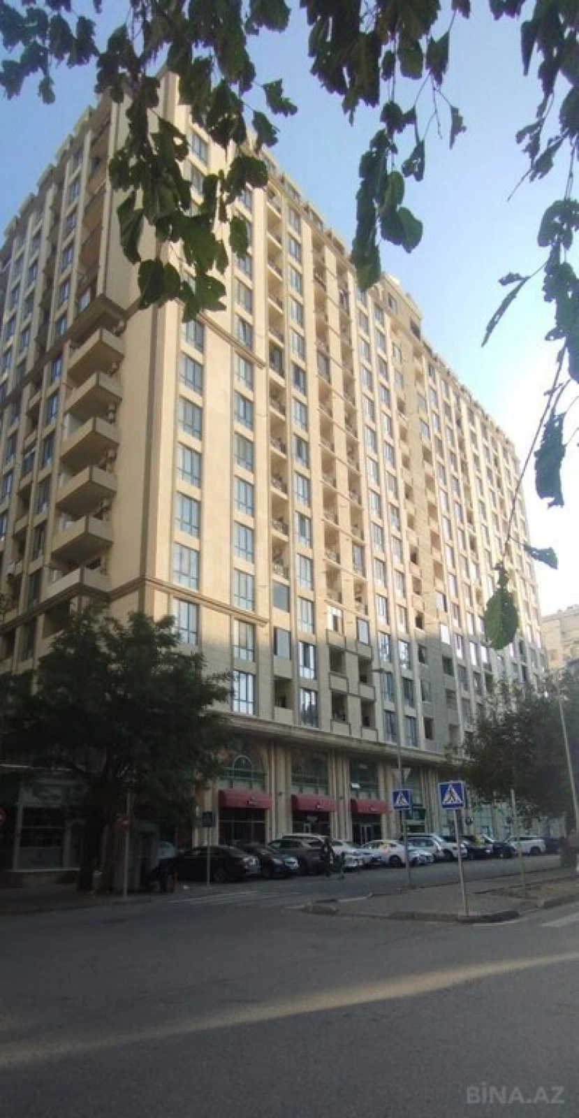 Satılır 3 otaqlı mənzil 157 m²