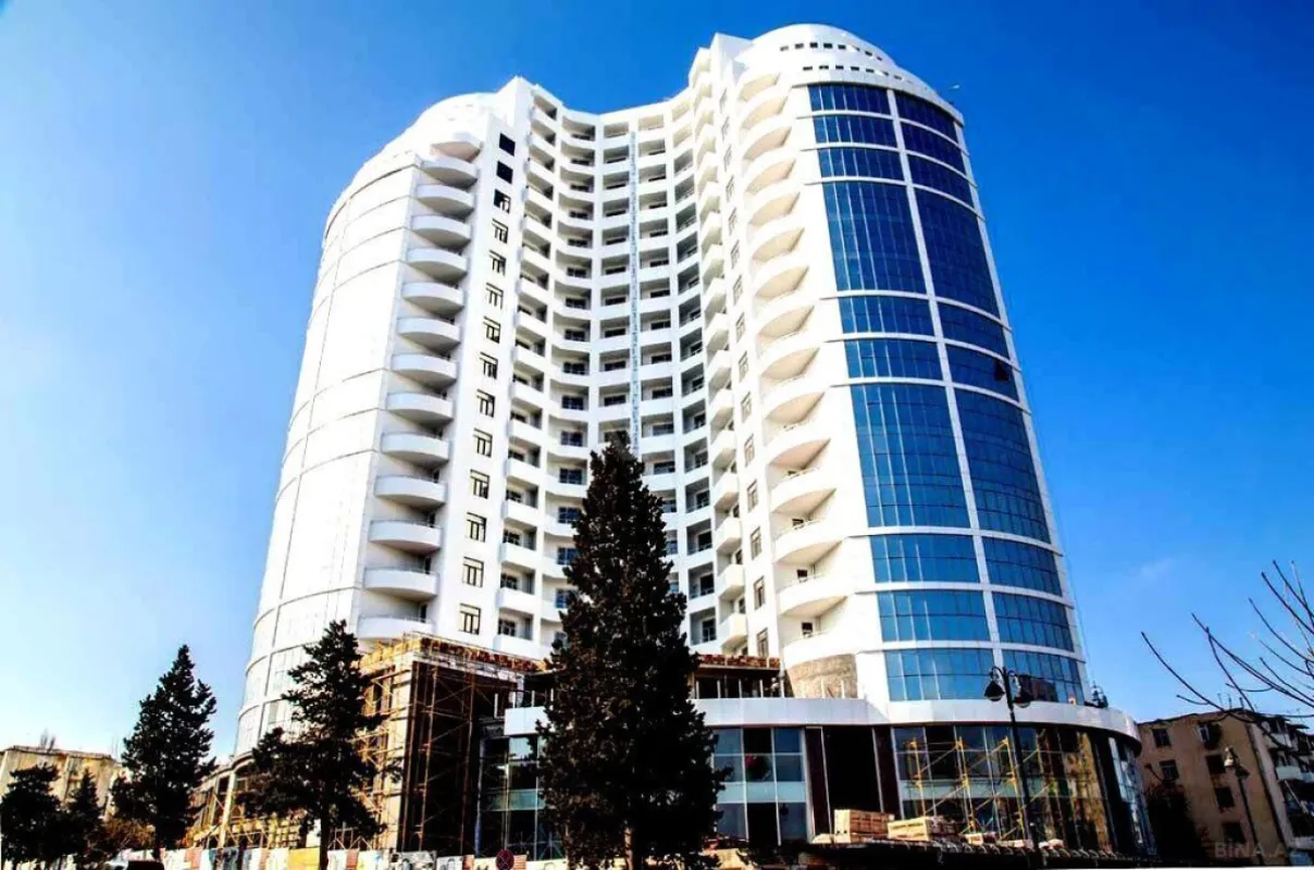 Satılır 4 otaqlı mənzil 200 m²