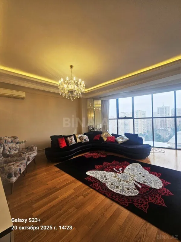 Satılır 4 otaqlı mənzil 200 m²