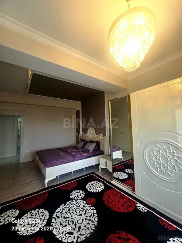 Satılır 4 otaqlı mənzil 200 m²
