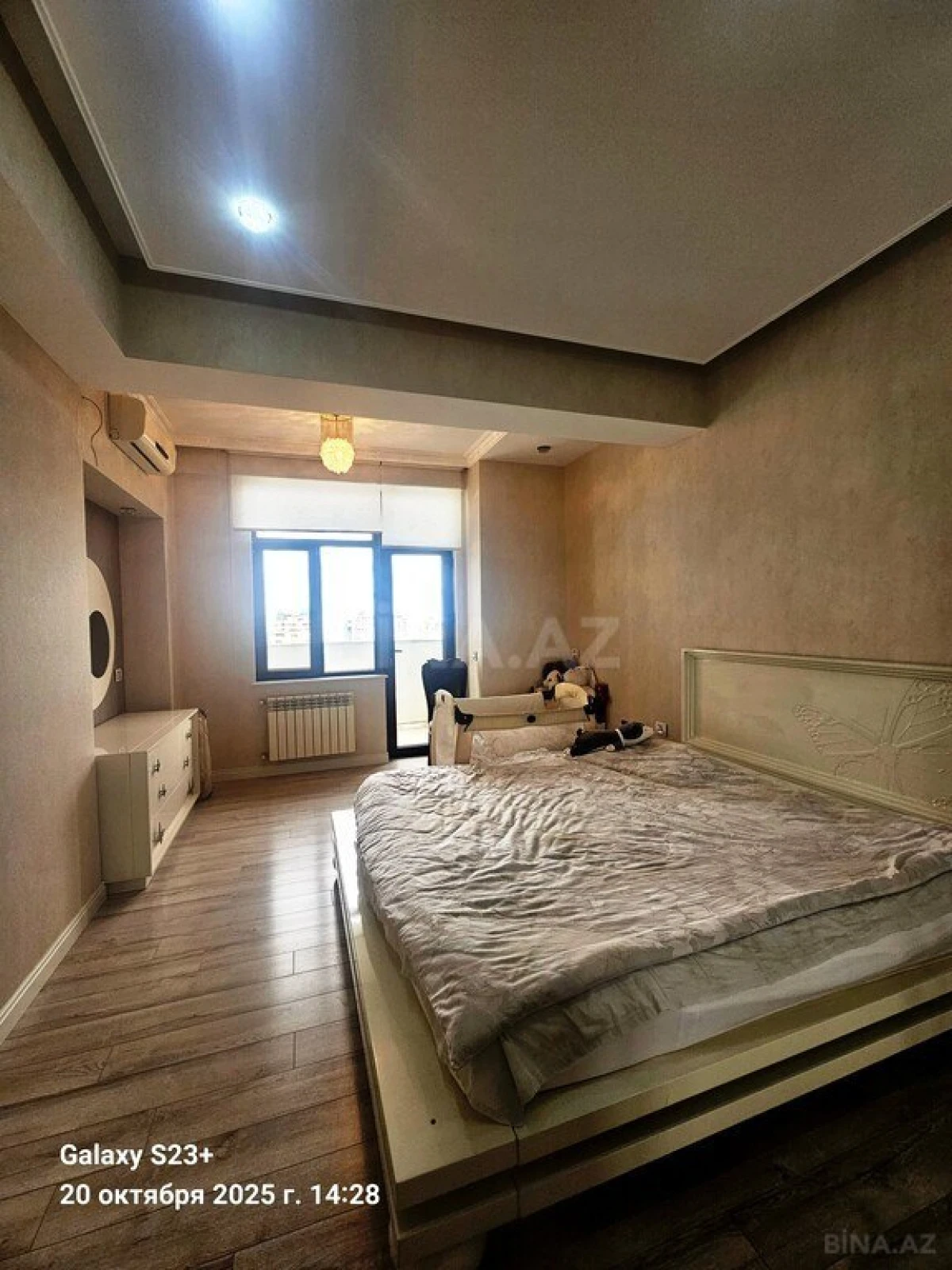 Satılır 4 otaqlı mənzil 200 m²