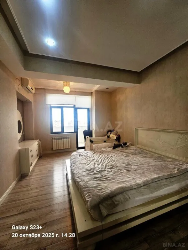 Satılır 4 otaqlı mənzil 200 m²