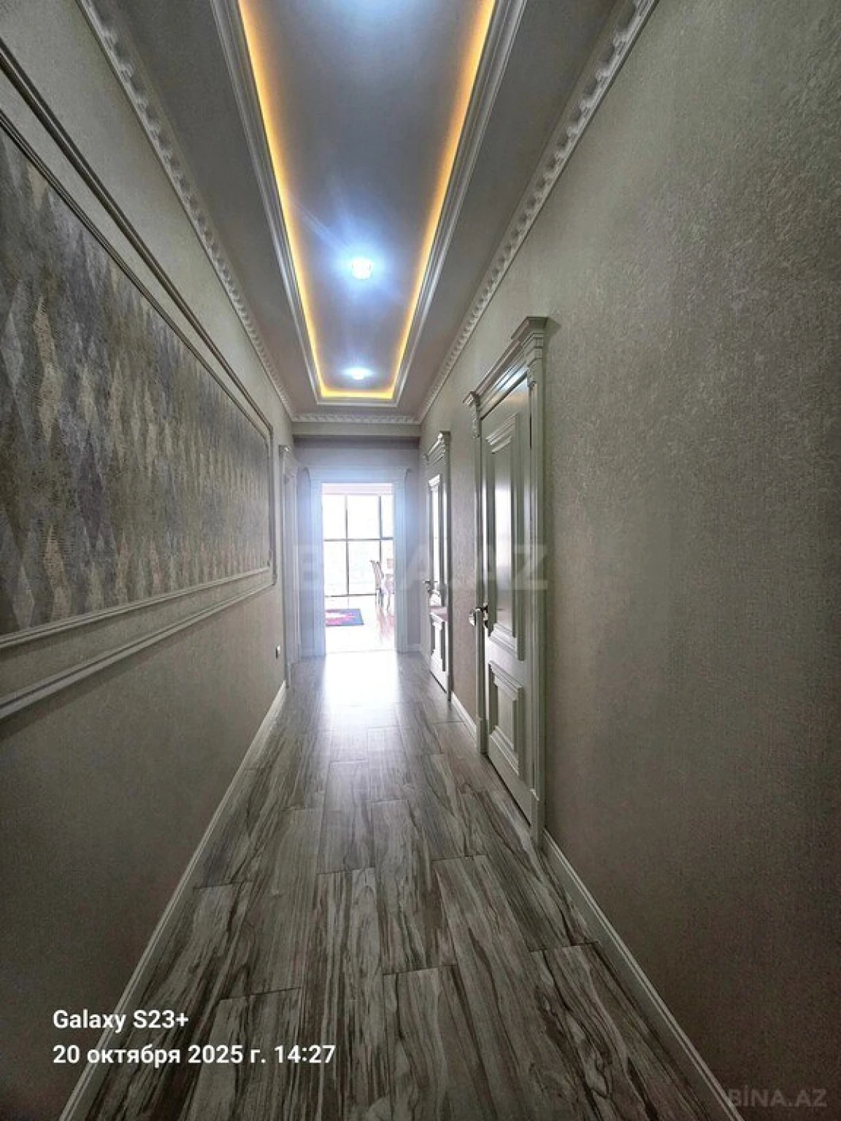 Satılır 4 otaqlı mənzil 200 m²