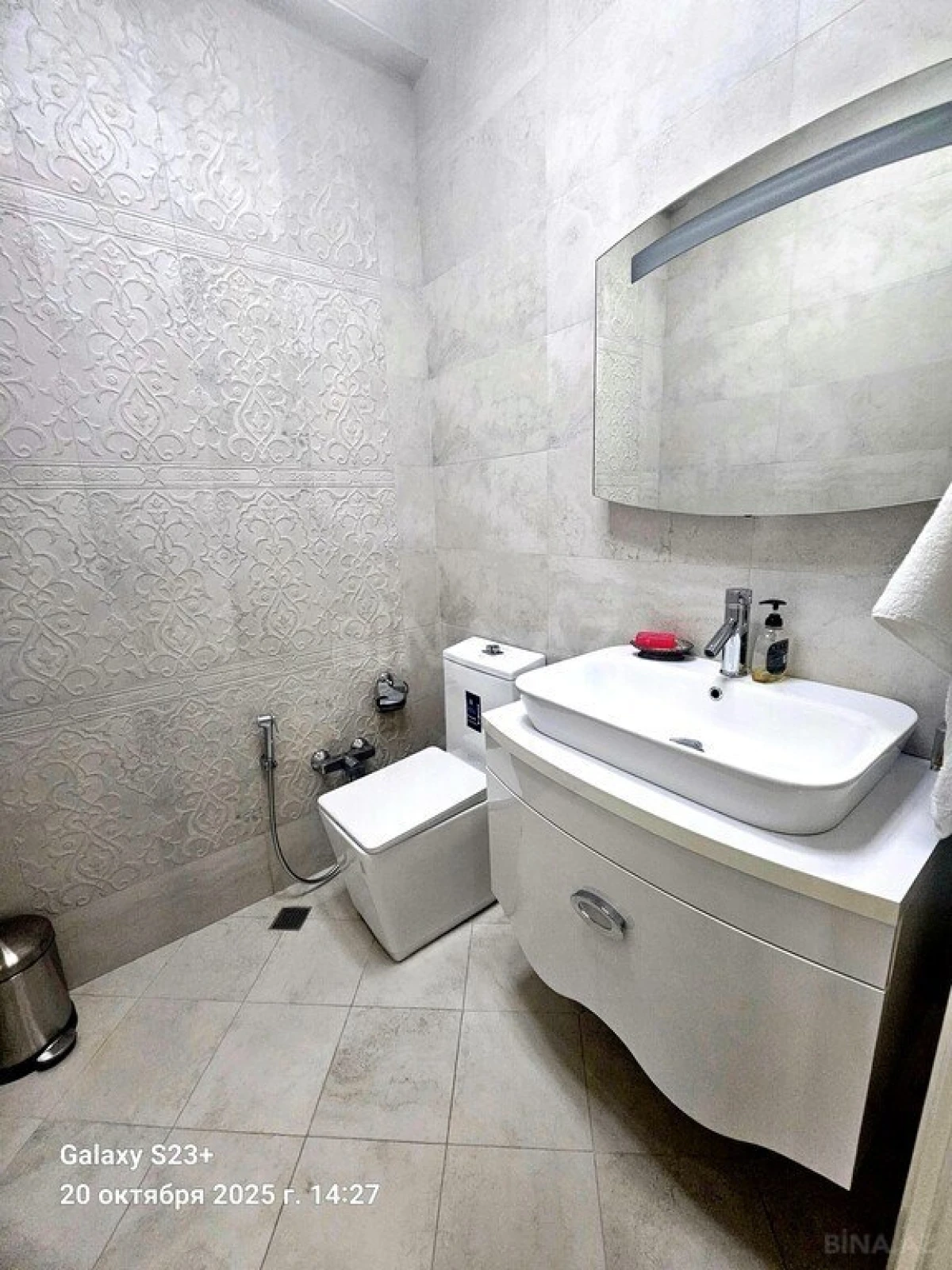 Satılır 4 otaqlı mənzil 200 m²