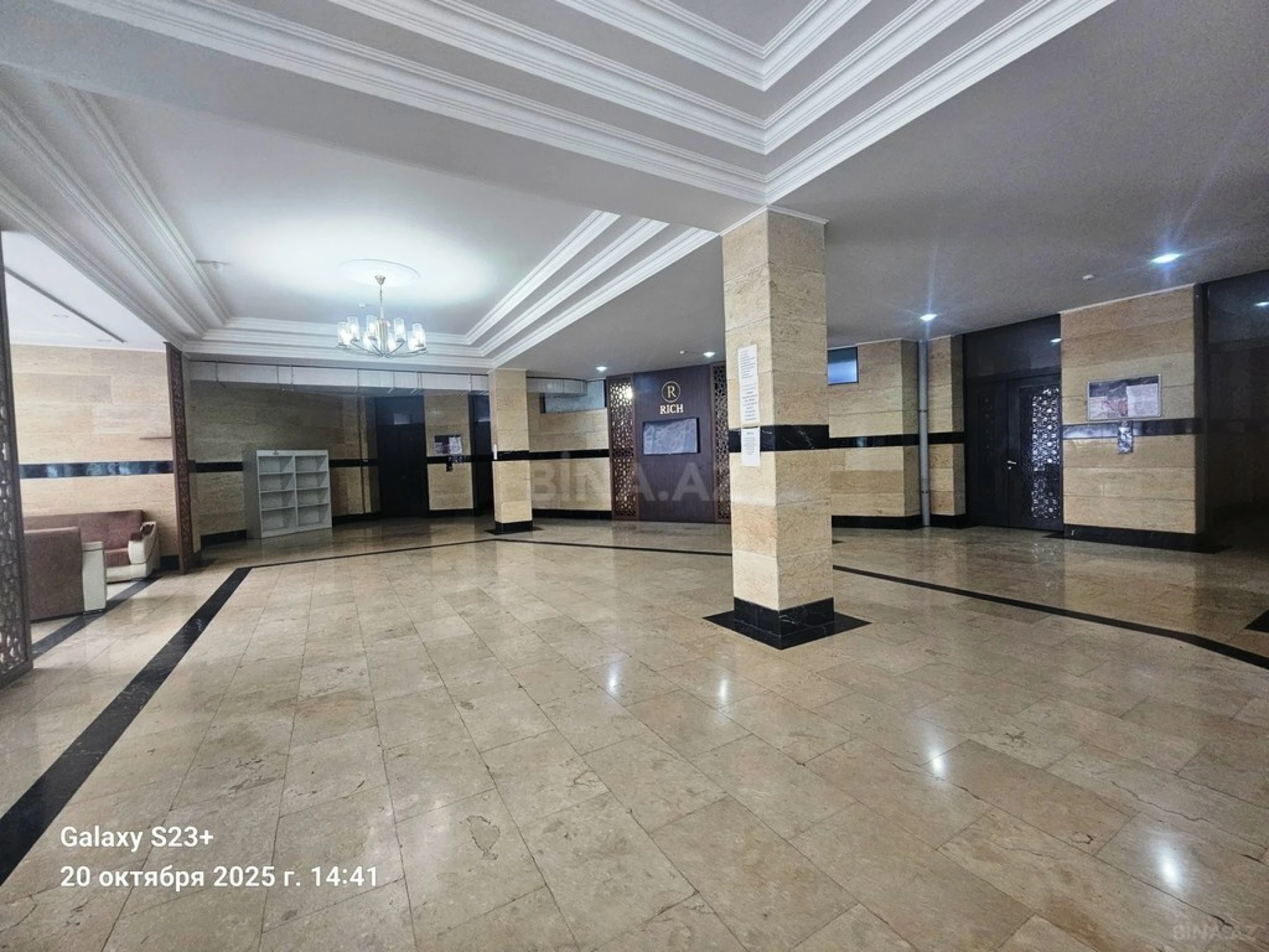 Satılır 4 otaqlı mənzil 200 m²