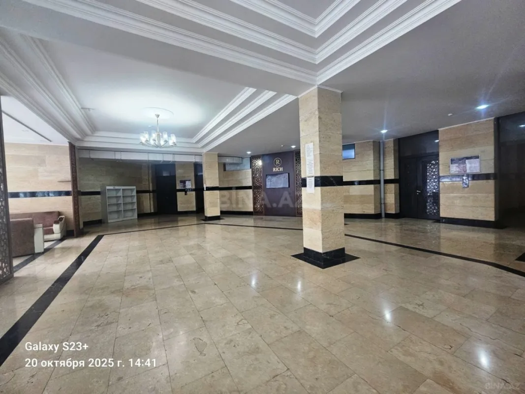 Satılır 4 otaqlı mənzil 200 m²