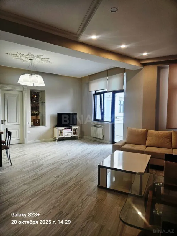 Satılır 4 otaqlı mənzil 200 m²