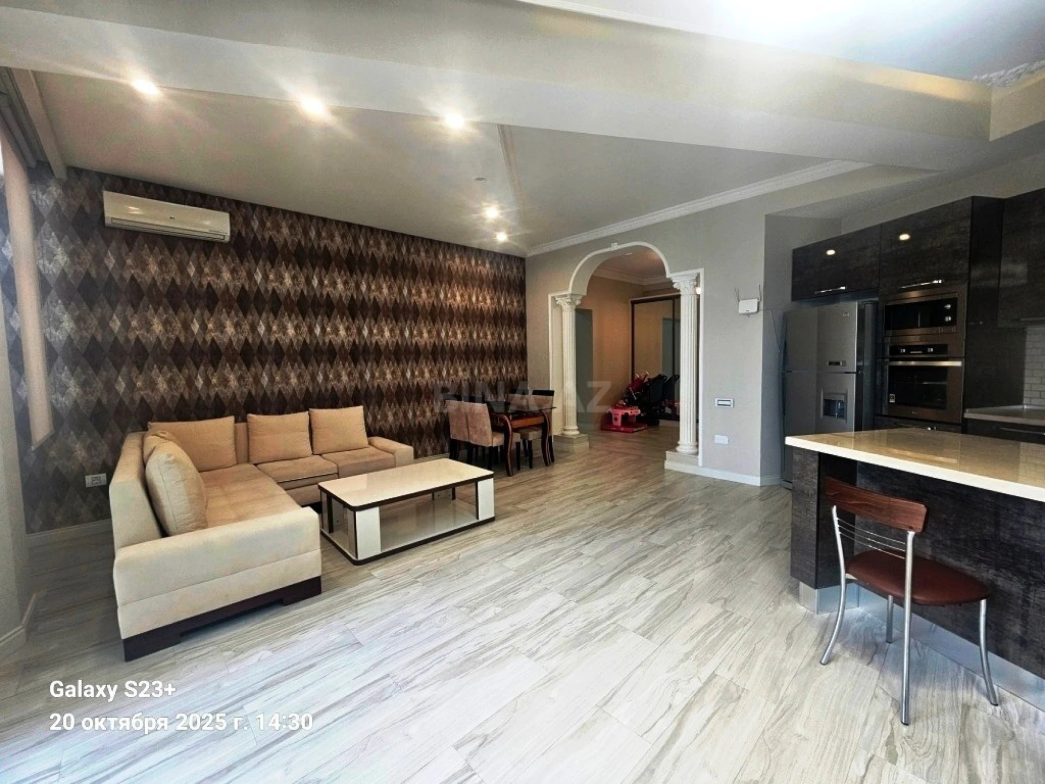 Satılır 4 otaqlı mənzil 200 m²