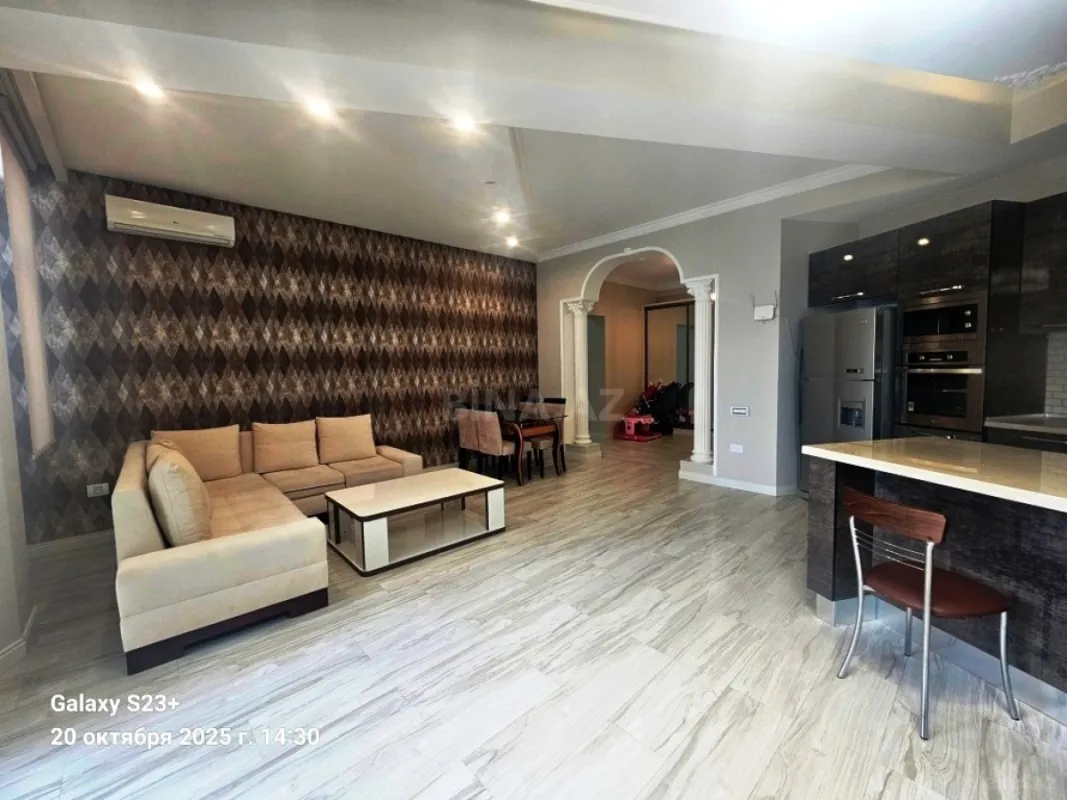 Satılır 4 otaqlı mənzil 200 m²