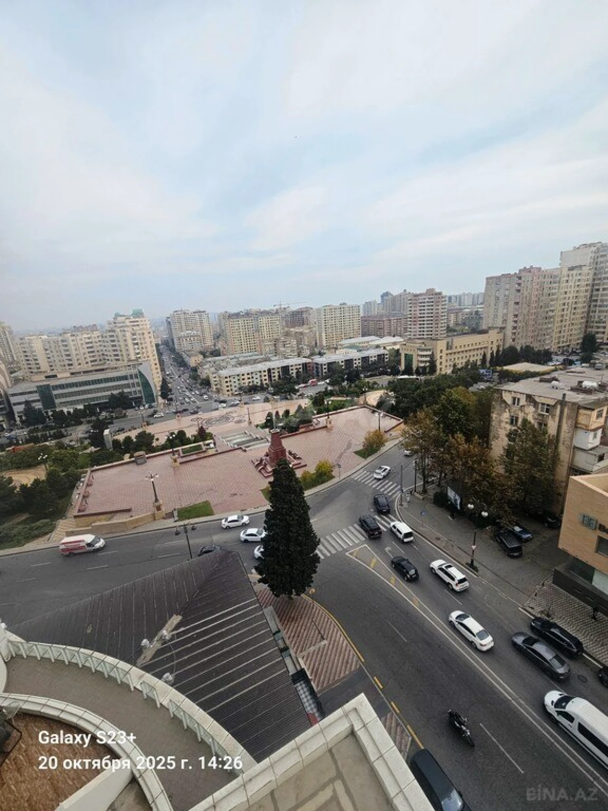 Satılır 4 otaqlı mənzil 200 m²