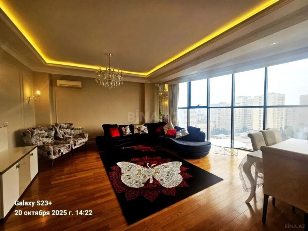Satılır 4 otaqlı mənzil 200 m²