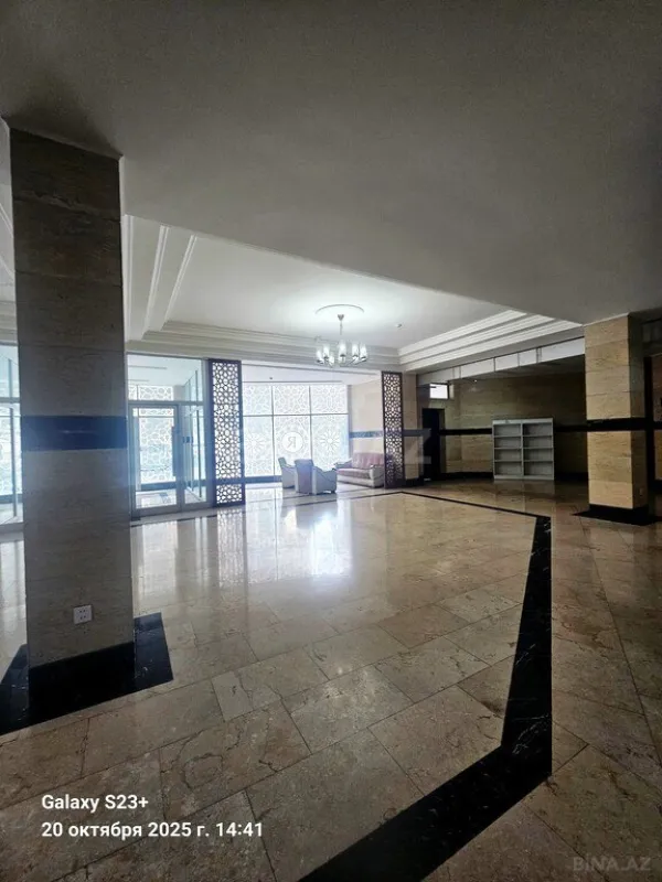 Satılır 4 otaqlı mənzil 200 m²