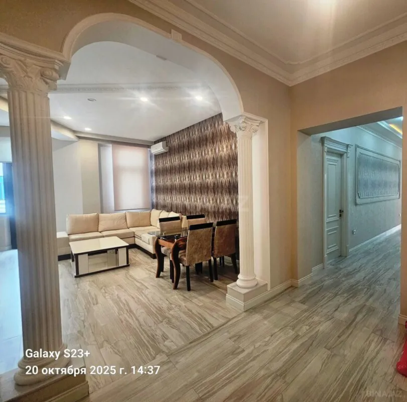 Satılır 4 otaqlı mənzil 200 m²