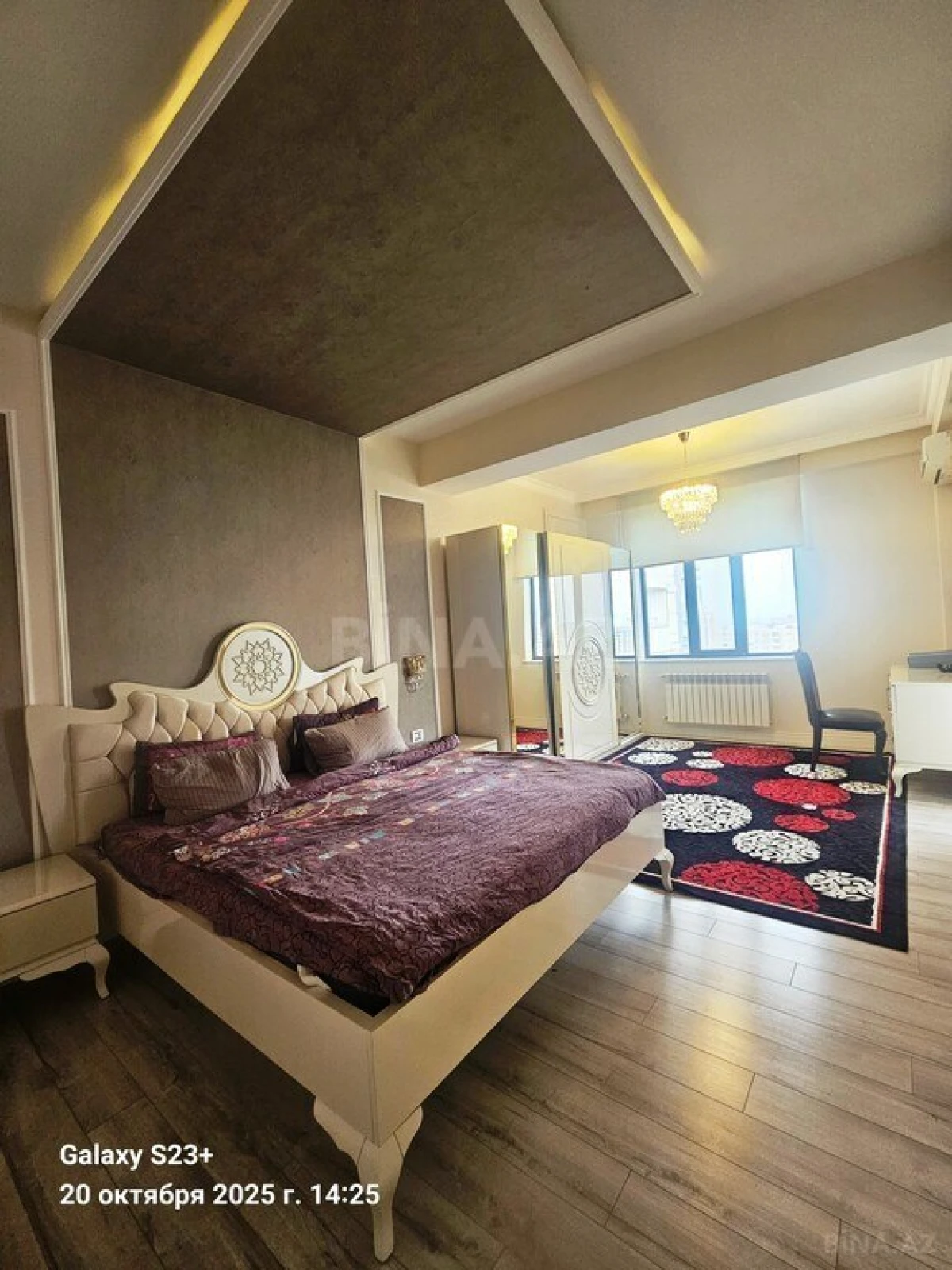 Satılır 4 otaqlı mənzil 200 m²