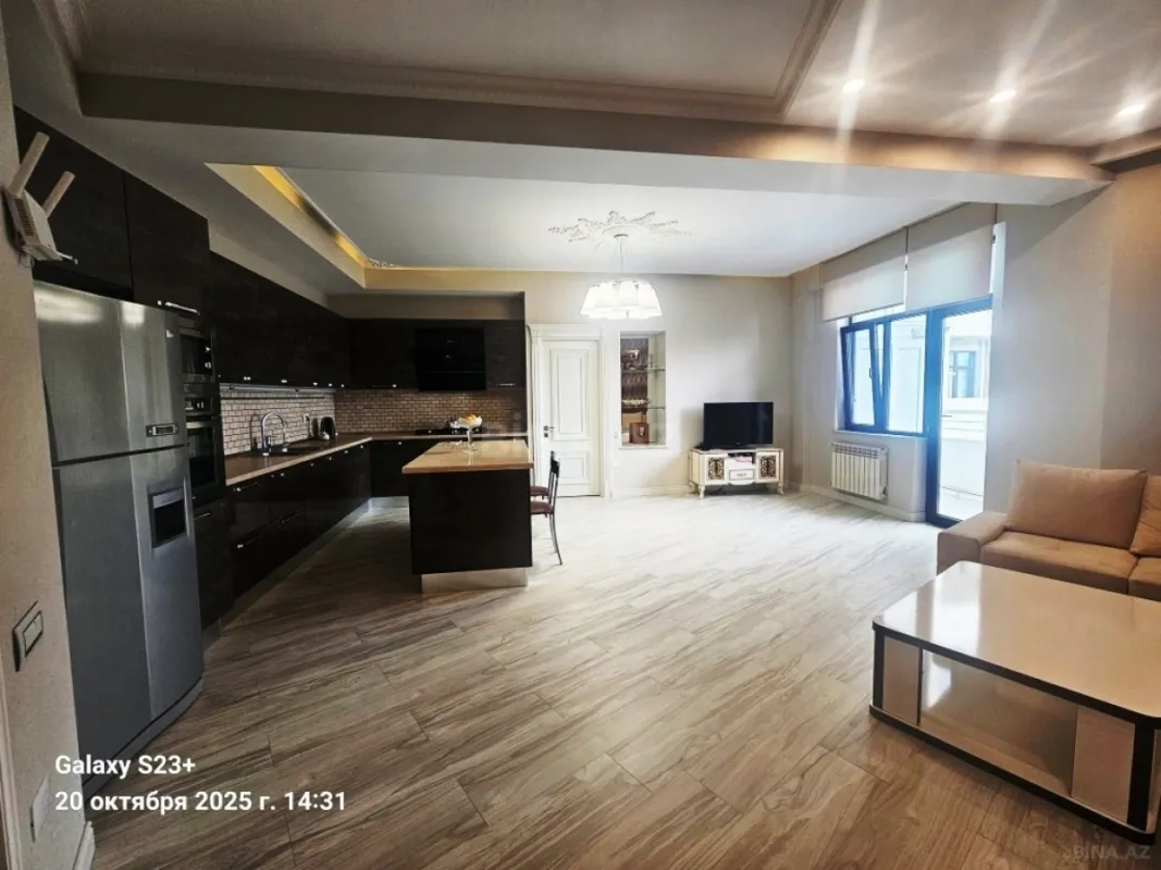 Satılır 4 otaqlı mənzil 200 m²