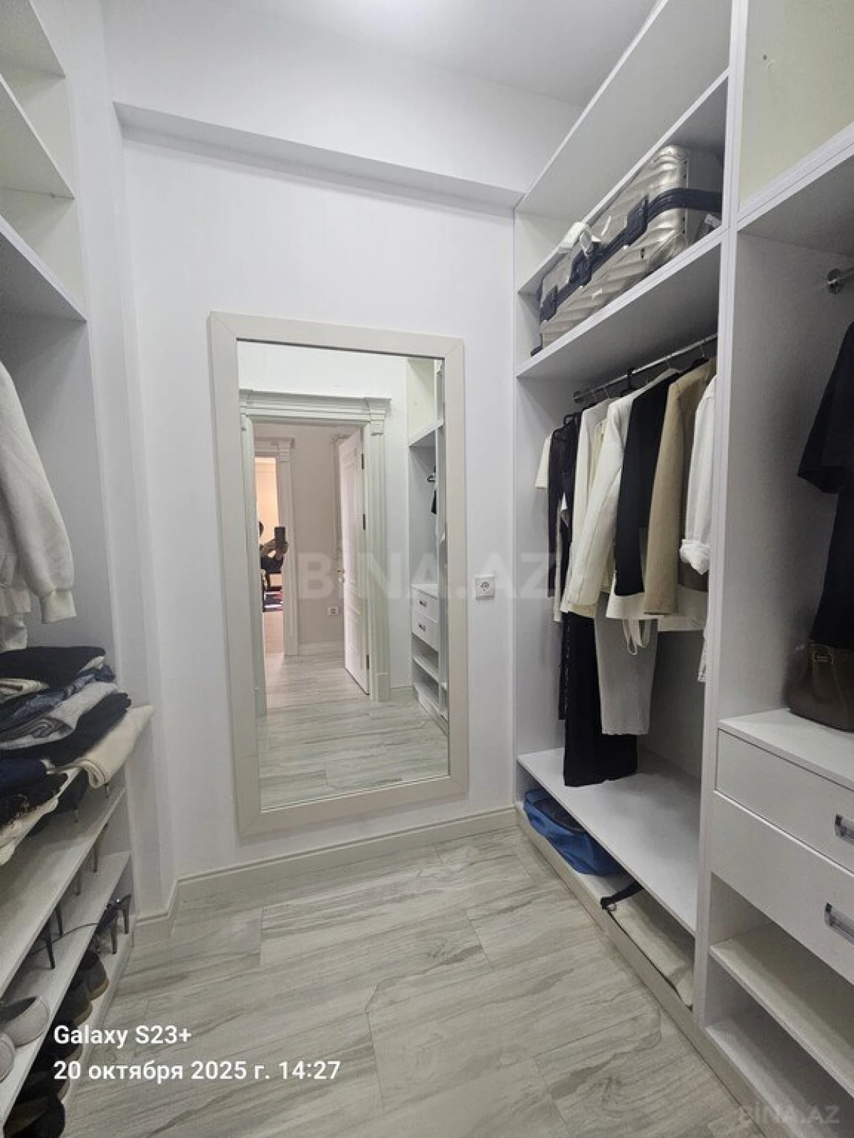 Satılır 4 otaqlı mənzil 200 m²