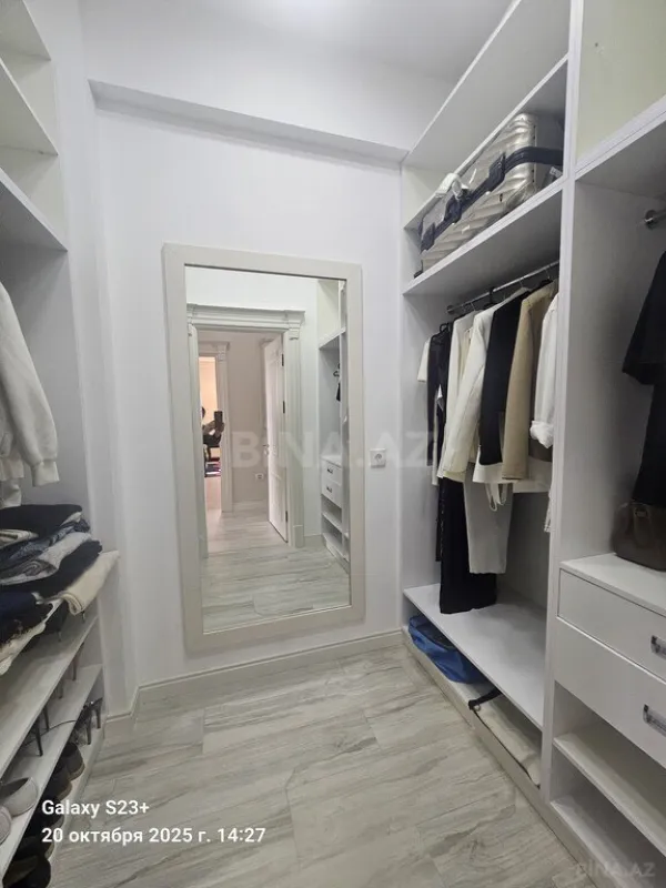 Satılır 4 otaqlı mənzil 200 m²