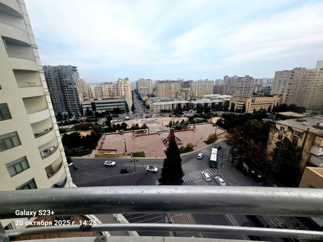 Satılır 4 otaqlı mənzil 200 m²