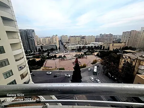 Satılır 4 otaqlı mənzil 200 m²
