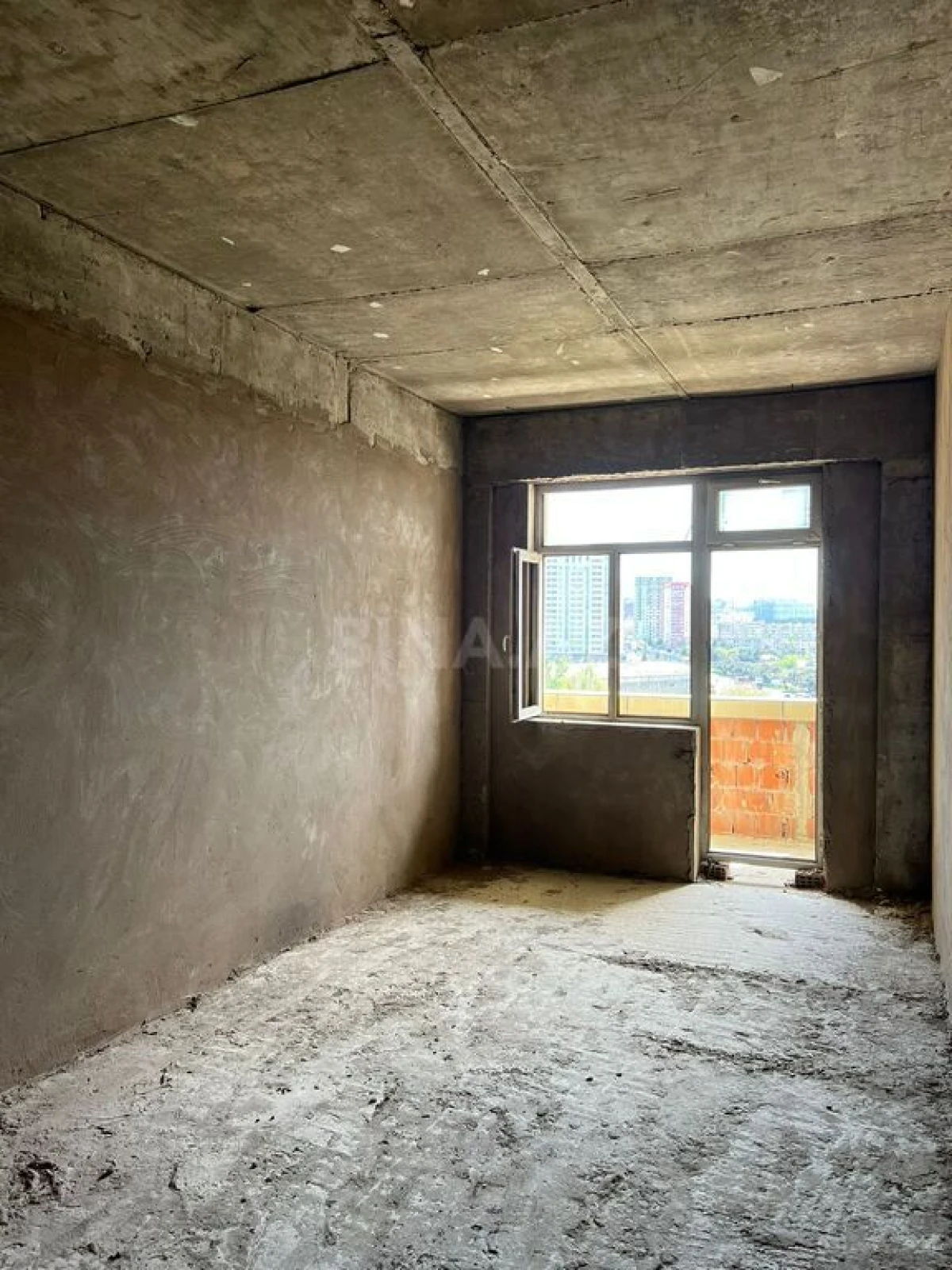 Satılır 4 otaqlı mənzil 169 m²