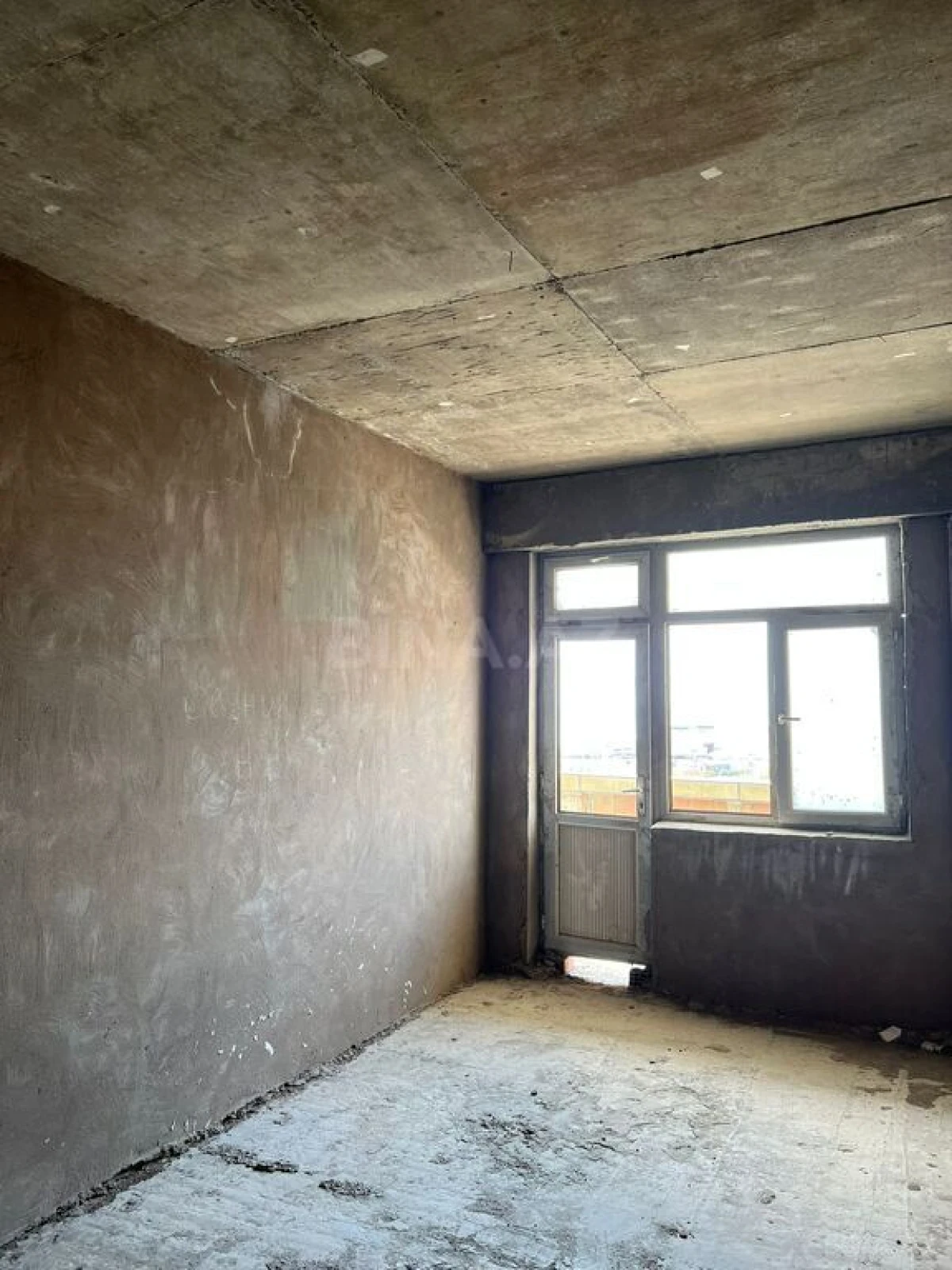 Satılır 4 otaqlı mənzil 169 m²