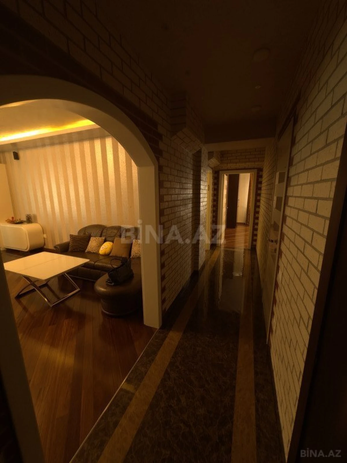 Satılır 3 otaqlı mənzil 152 m²