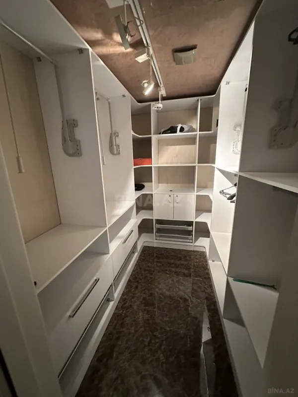 Satılır 3 otaqlı mənzil 152 m²