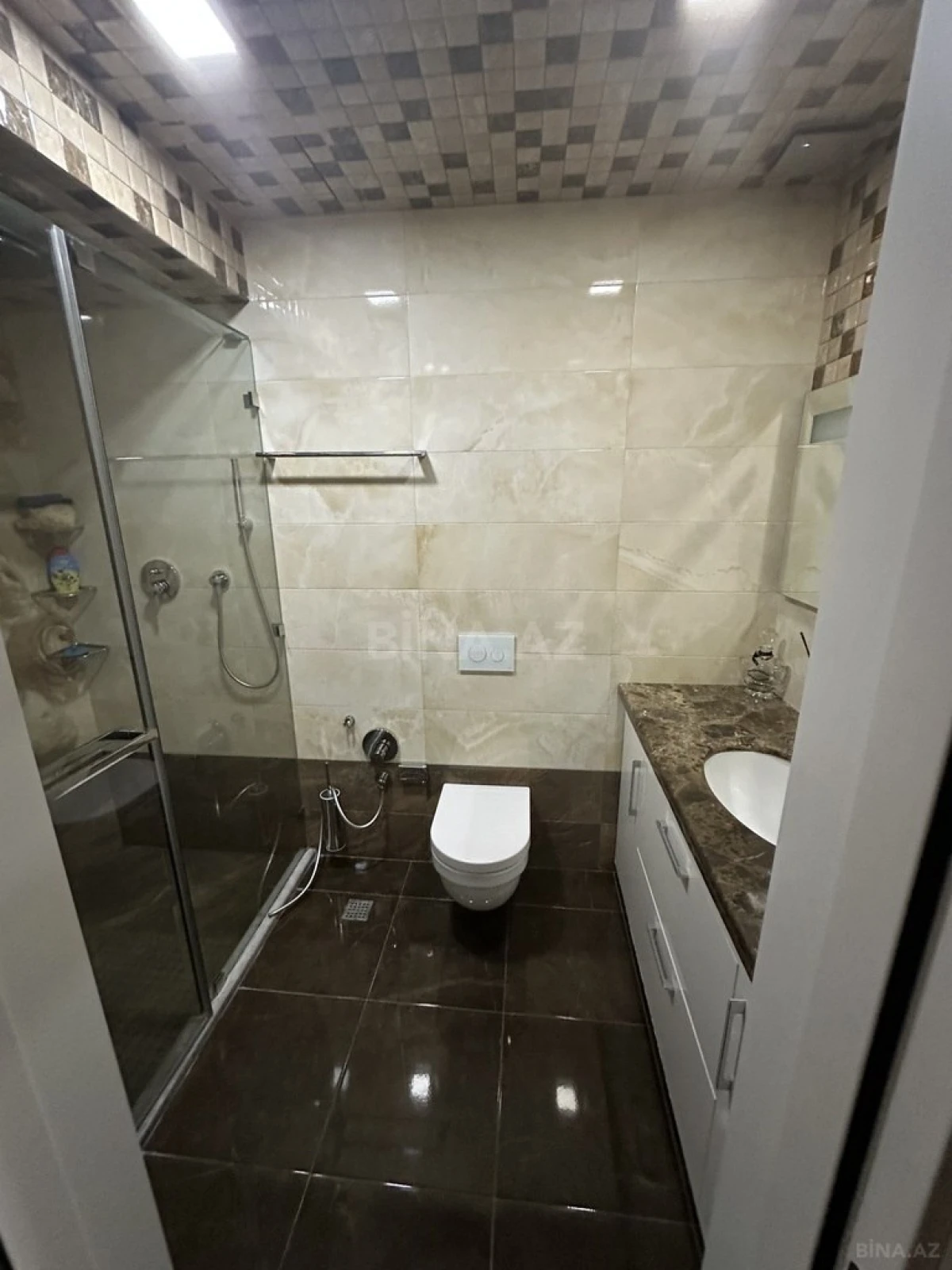 Satılır 3 otaqlı mənzil 152 m²