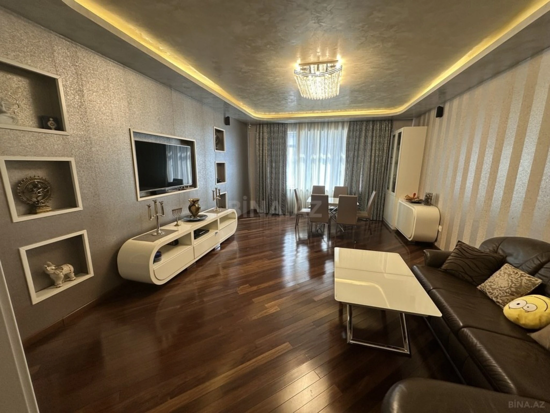 Satılır 3 otaqlı mənzil 152 m²
