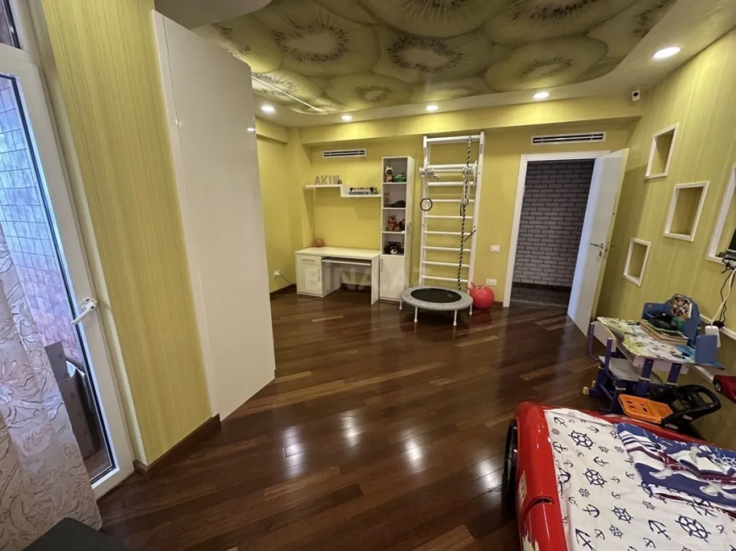 Satılır 3 otaqlı mənzil 152 m²