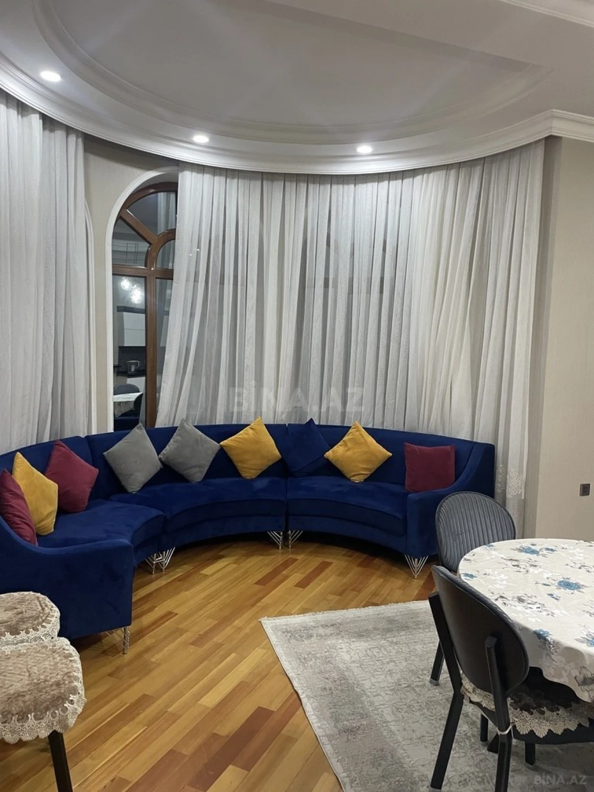 Satılır 9 otaqlı həyət evi 800 m²