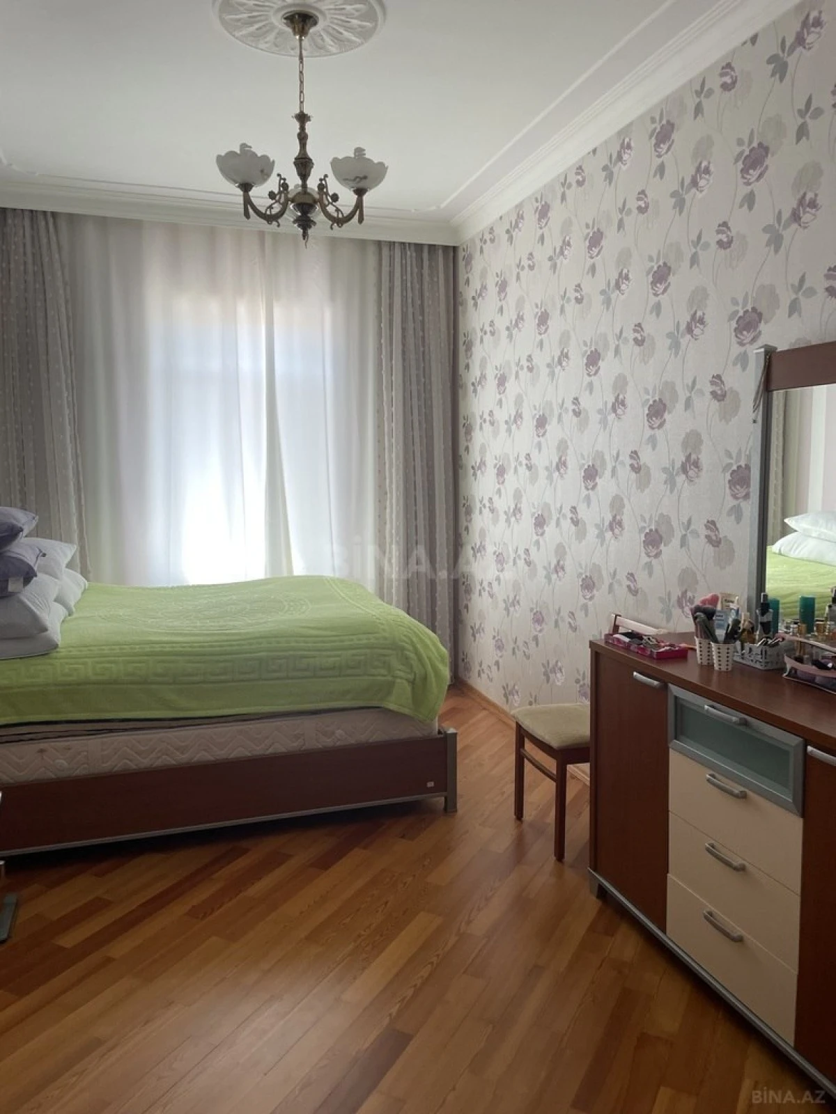 Satılır 9 otaqlı həyət evi 800 m²