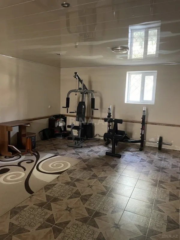 Satılır 9 otaqlı həyət evi 800 m²