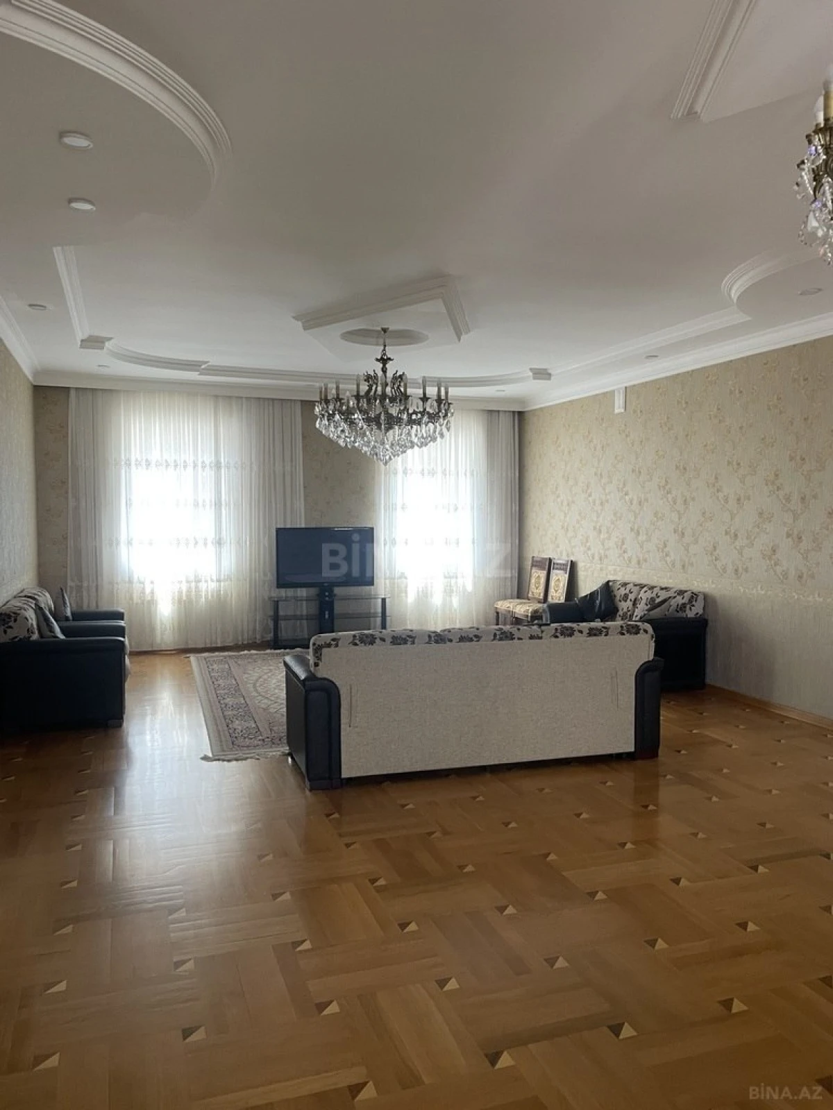 Satılır 9 otaqlı həyət evi 800 m²