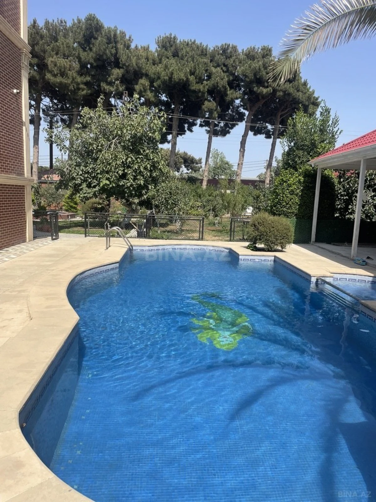 Satılır 9 otaqlı həyət evi 800 m²