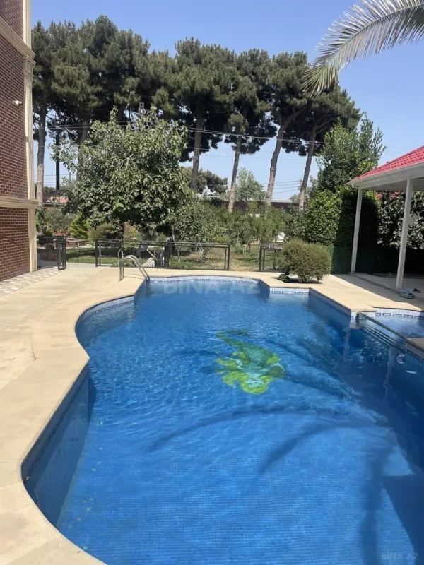 Satılır 9 otaqlı həyət evi 800 m²