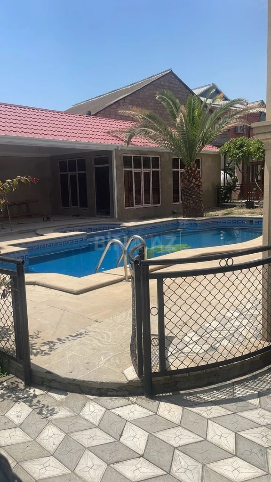 Satılır 9 otaqlı həyət evi 800 m²