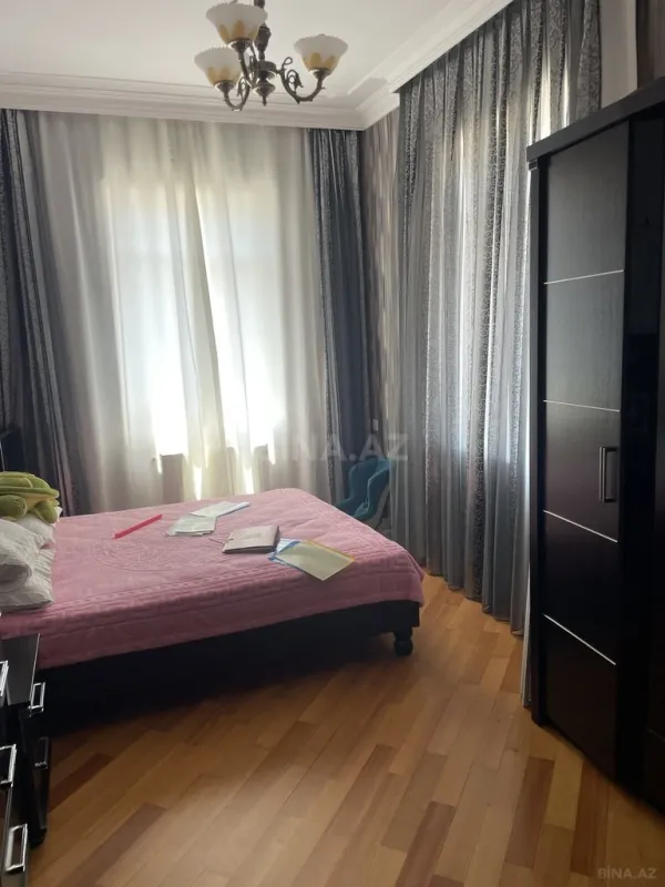 Satılır 9 otaqlı həyət evi 800 m²