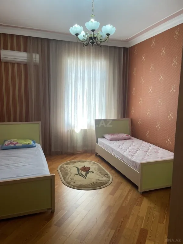Satılır 9 otaqlı həyət evi 800 m²