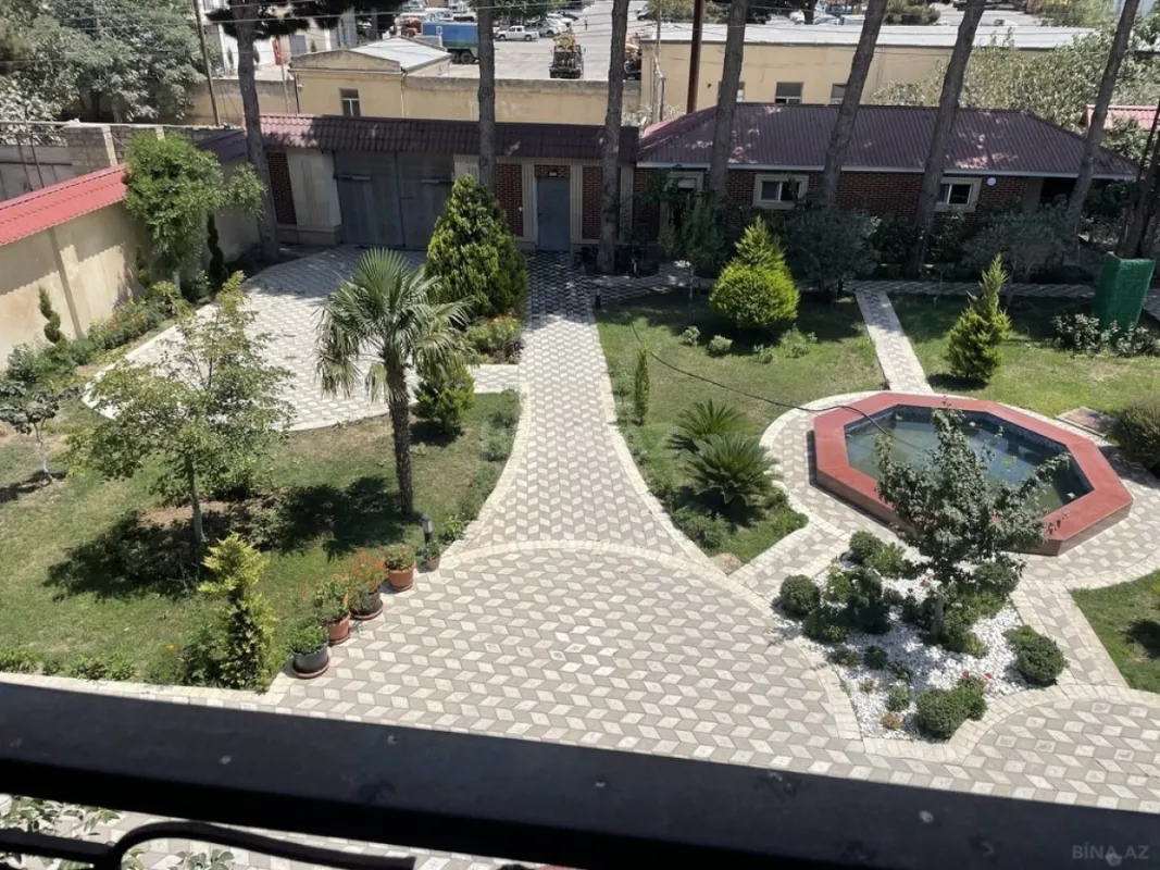 Satılır 9 otaqlı həyət evi 800 m²