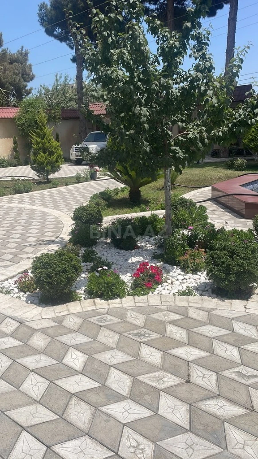 Satılır 9 otaqlı həyət evi 800 m²