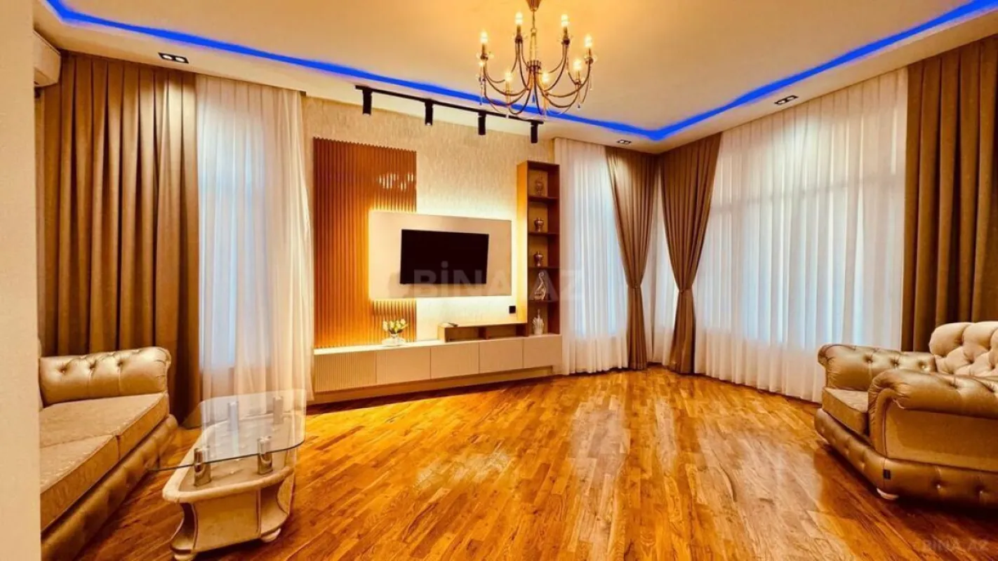 Satılır 5 otaqlı həyət evi 185 m²
