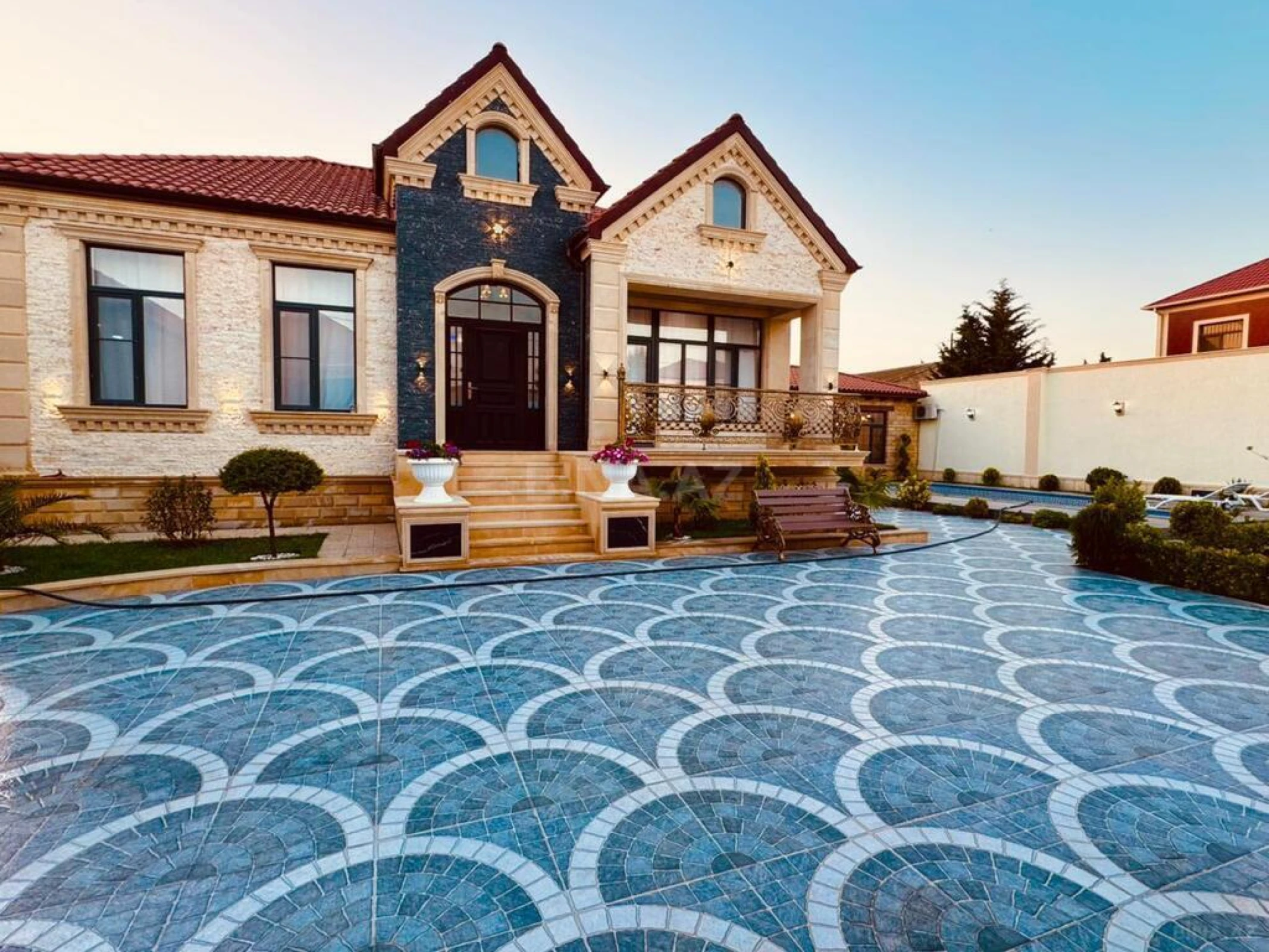 Satılır 5 otaqlı həyət evi 185 m²