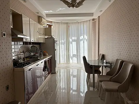 Satılır 4 otaqlı mənzil 192 m²